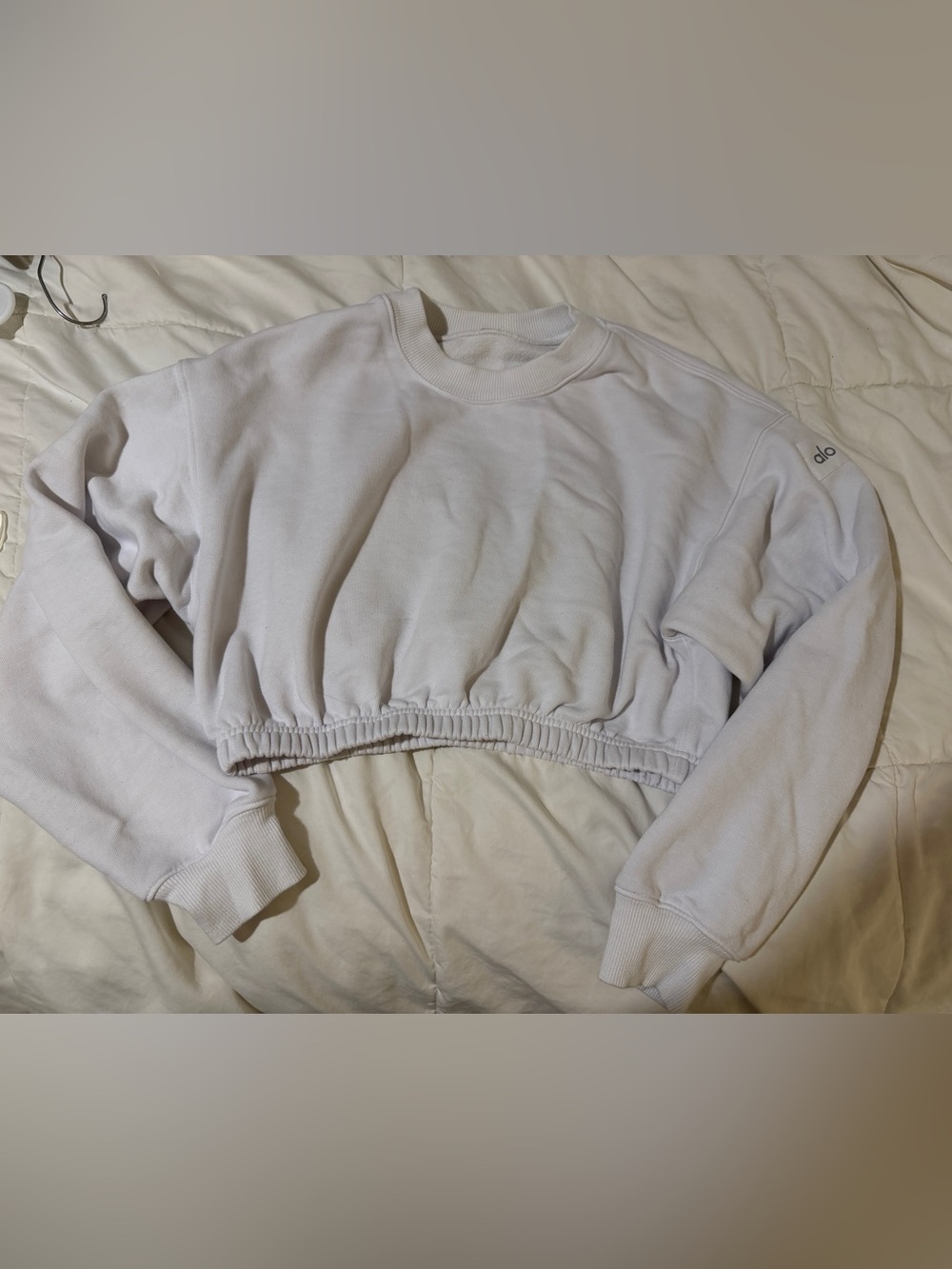 Alo Cropped White Elastic Hem Sweatshirt